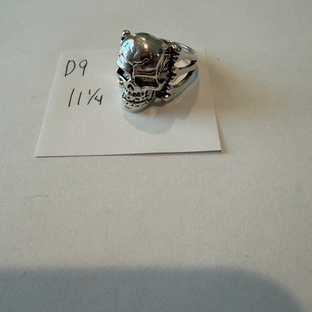 men's skull and bones silver-tone biker ring Size 11.1/4 stainless steel